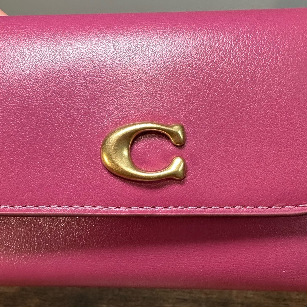 Coach Essential Card Holder Wallet - Picture 14 of 15